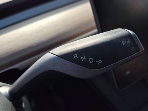 Used 2024 Tesla Model Y Long Range RWD image 12