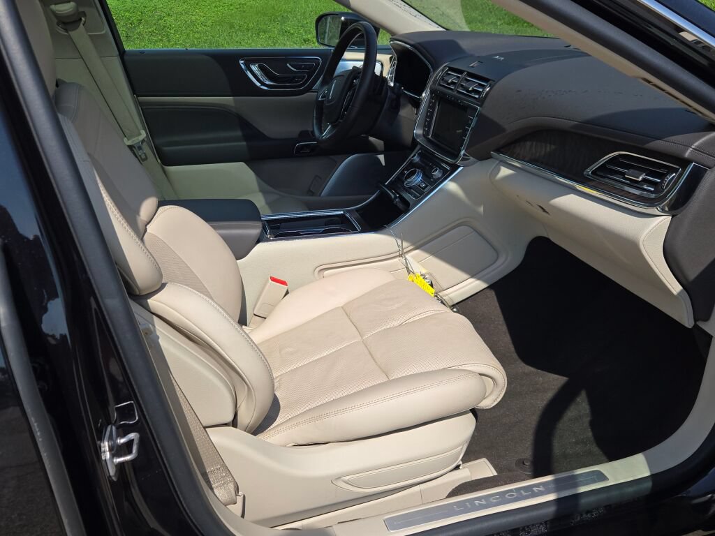 Used 2019 Lincoln Continental Reserve AWD/4WD image 10