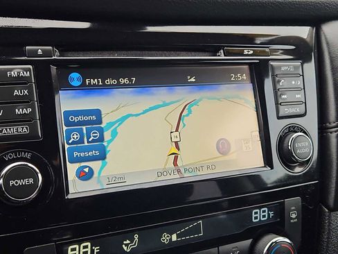 Used 2017 Nissan Rogue SL image 16