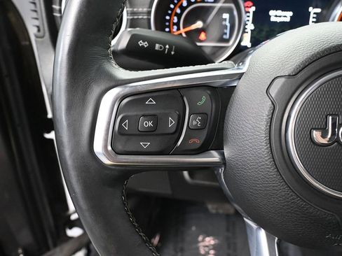 Used 2018 Jeep Wrangler Unlimited Sahara image 29