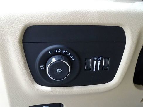 Used 2024 Jeep Grand Cherokee Limited image 20