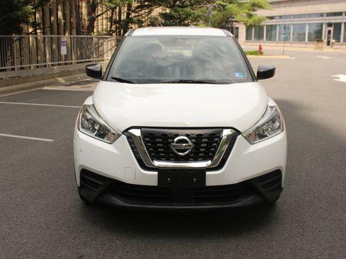Used 2020 Nissan Kicks S FWD image 3