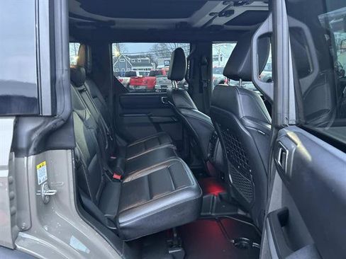 Used 2025 Ford Bronco Badlands image 16
