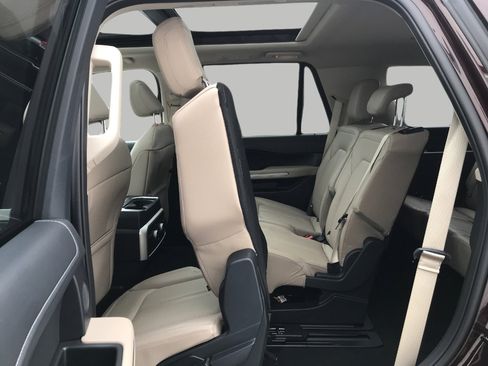 Used 2024 Ford Expedition Limited image 24