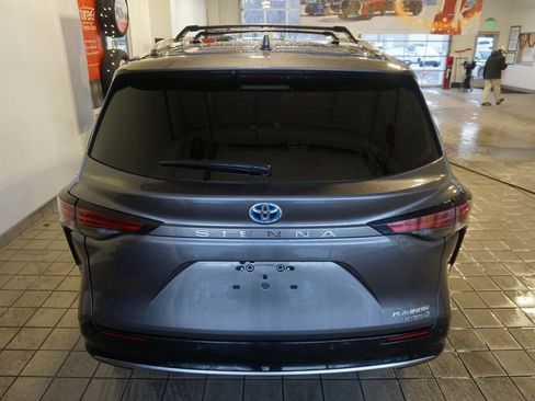 Used 2024 Toyota Sienna Platinum image 19