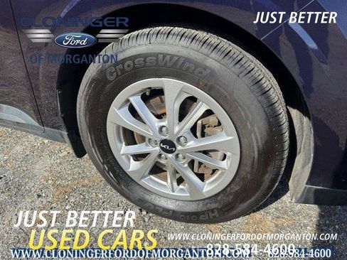 Used 2023 Kia Carnival LX image 10