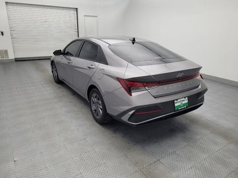 Used 2024 Hyundai Elantra SEL FWD image 5