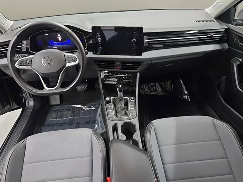 Used 2025 Volkswagen Jetta SE image 21