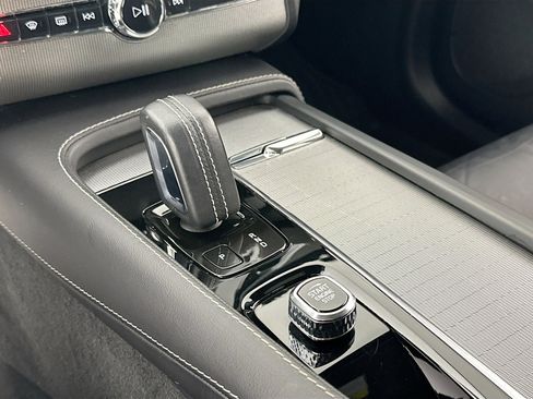 Used 2022 Volvo XC90 T8 R-Design w/ Advanced Package image 16