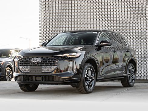 Certified 2025 Audi Q5 Premium w/ Convenience Package image 7