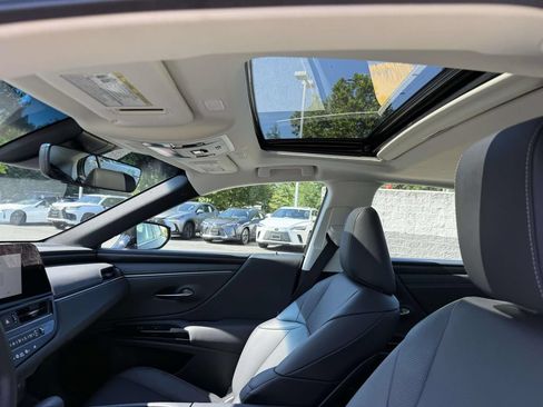 Used 2025 Lexus ES 350 w/ Premium Package FWD image 20
