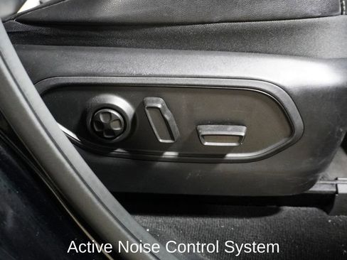 Used 2023 Jeep Grand Cherokee Limited w/ Luxury Tech Group II image 5