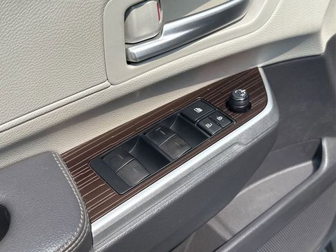 Used 2022 Toyota Sienna XLE image 36