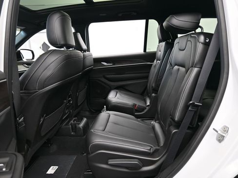 New 2025 Jeep Grand Cherokee L Limited image 28