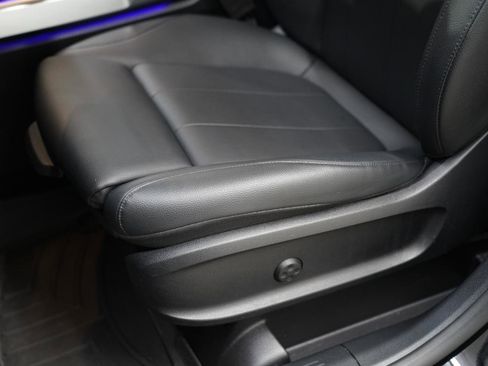 Used 2020 Mercedes-Benz GLB 250 image 26