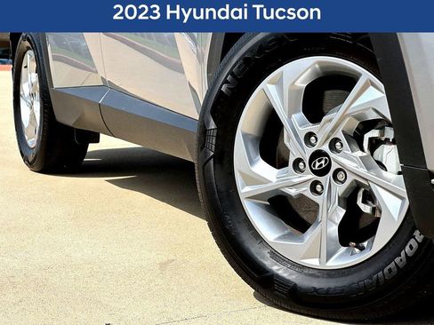 Used 2023 Hyundai Tucson SEL FWD image 2