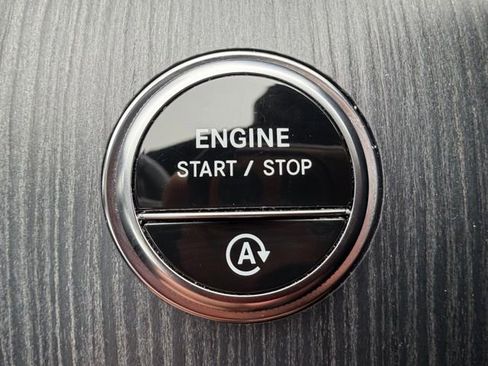 Used 2023 Mercedes-Benz C 300 4MATIC Sedan image 23