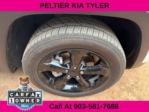 Used 2023 Jeep Grand Cherokee Limited w/ Black Appearance Package image 16