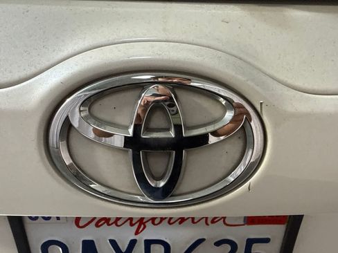 Used 2017 Toyota Highlander XLE AWD/4WD image 12