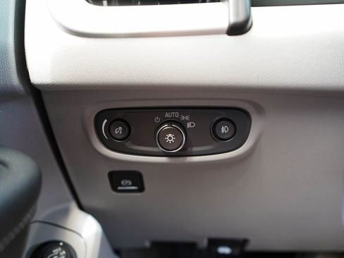 Used 2024 GMC Terrain SLT FWD image 30