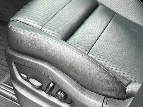 Certified 2026 Porsche Cayenne E-Hybrid AWD/4WD image 35