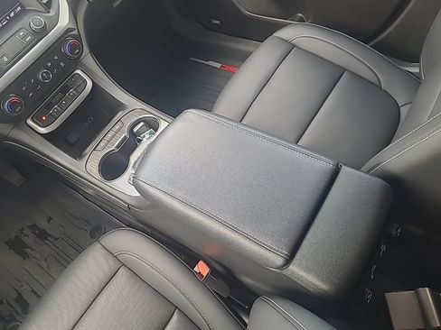 Used 2023 GMC Acadia SLT w/ Preferred Package AWD/4WD image 16