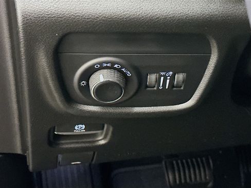 Used 2023 Jeep Grand Cherokee Altitude AWD/4WD image 17