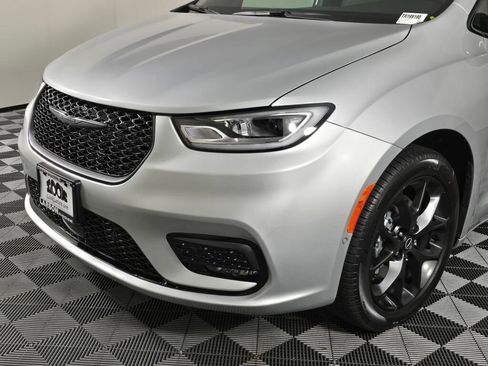 New 2026 Chrysler Pacifica Select w/ S Appearance Package image 11