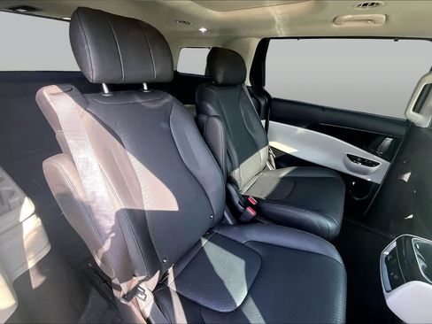 Used 2024 Kia Carnival SX Prestige FWD image 19