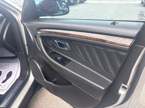 Used 2015 Ford Taurus Limited FWD image 20