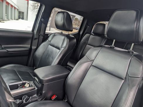 Used 2018 Toyota Tacoma Limited image 17