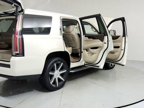 Used 2015 Cadillac Escalade Luxury image 10