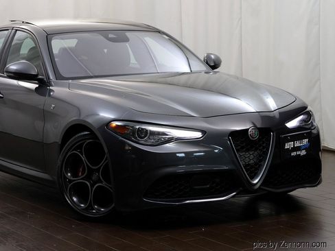 Used 2022 Alfa Romeo Giulia Ti AWD/4WD image 2