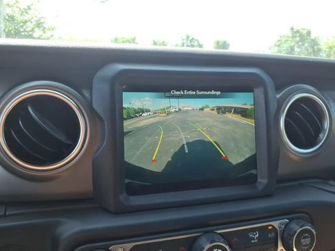 Used 2022 Jeep Wrangler Unlimited Rubicon w/ LED Lighting Group AWD/4WD image 25