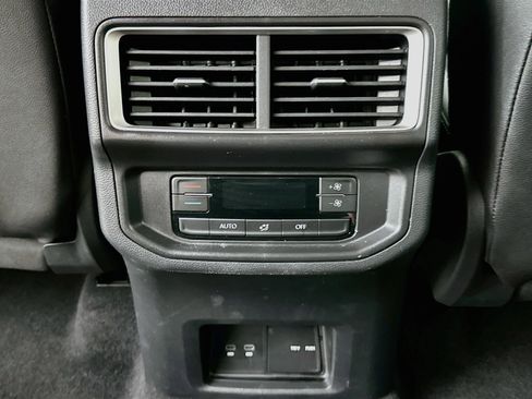 Used 2025 Volkswagen Atlas SE AWD/4WD image 26