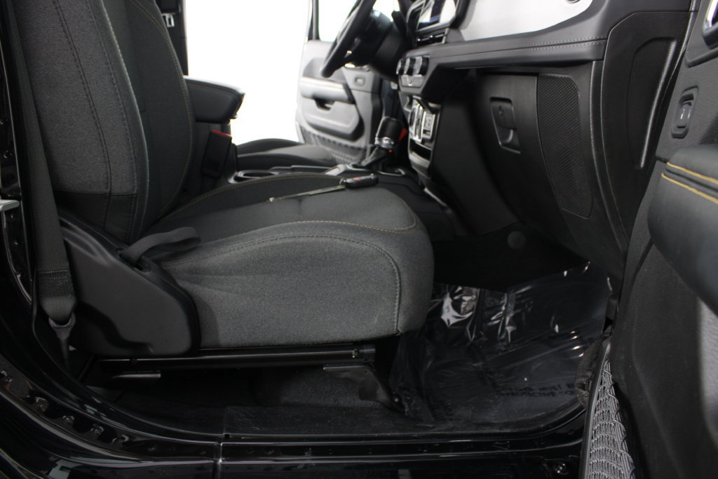 Used 2026 Jeep Wrangler Unlimited Sahara AWD/4WD image 25