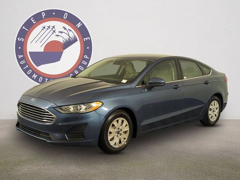 Used 2019 Ford Fusion S FWD image 2