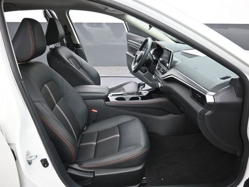 Used 2024 Nissan Altima 2.5 SR image 14