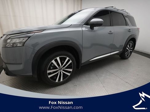 Certified 2025 Nissan Pathfinder Platinum w/ Cargo Package AWD/4WD image 1