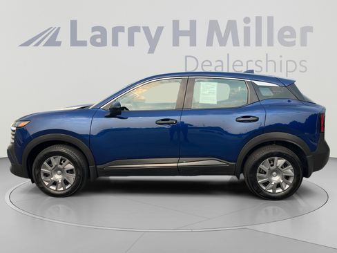 Used 2025 Nissan Kicks S AWD/4WD image 2