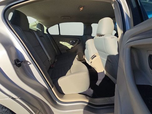 Used 2018 Ford Taurus SE image 14