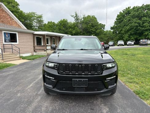 Used 2023 Jeep Grand Cherokee Limited w/ Luxury Tech Group II AWD/4WD image 7