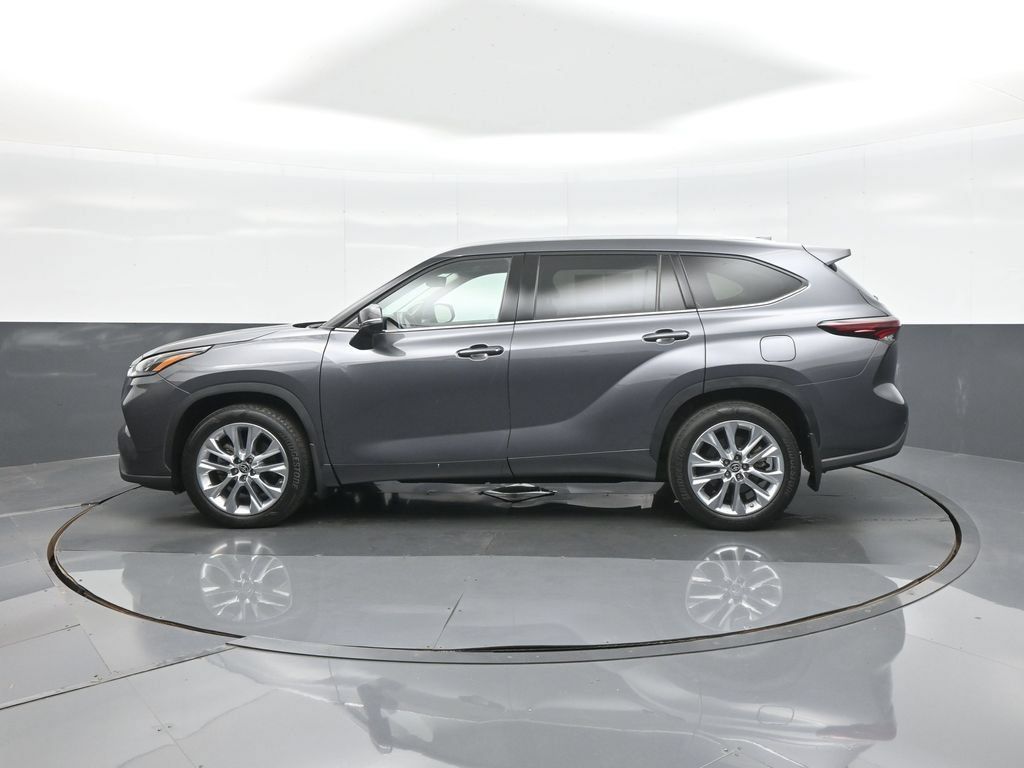 Certified 2024 Toyota Highlander Limited AWD/4WD image 4