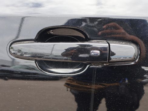 Used 2022 GMC Terrain SLE w/ Driver Convenience Package FWD image 20
