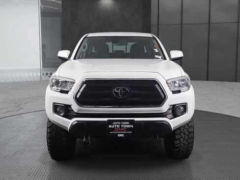 Used 2021 Toyota Tacoma SR5 AWD/4WD image 2