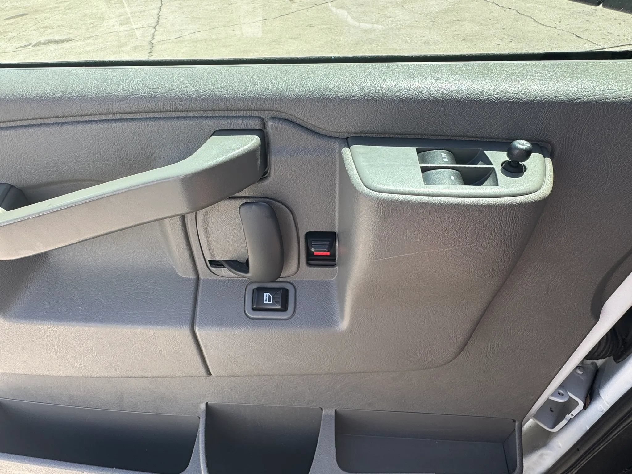 Used 2018 Chevrolet Express 2500 w/ Driver Convenience Package RWD image 19