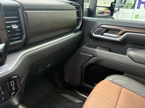 Used 2025 Chevrolet Silverado 3500 High Country w/ High Country Premium Package AWD/4WD image 39