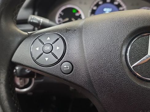 Used 2012 Mercedes-Benz GLK 350 4MATIC image 16