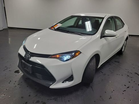 Used 2018 Toyota Corolla LE image 4