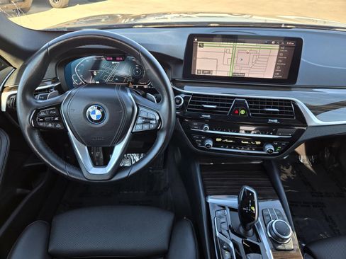 Used 2022 BMW 530e image 8